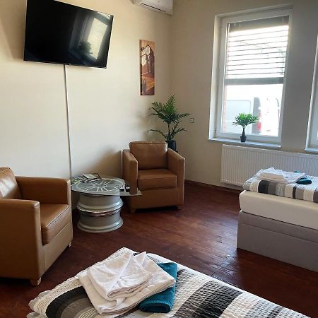 Dz Appartements - Ferienwohnung Mit Klimaanlage, Whirlpool Und Freiem Wlan - Ruhige, Zentrale Lage In Wittenberge Extérieur photo